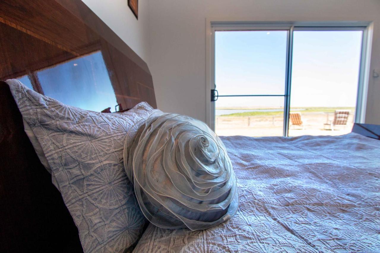 Coorong Island Retreat - Farm Stay At Pet Friendly Property Meningie Eksteriør bilde
