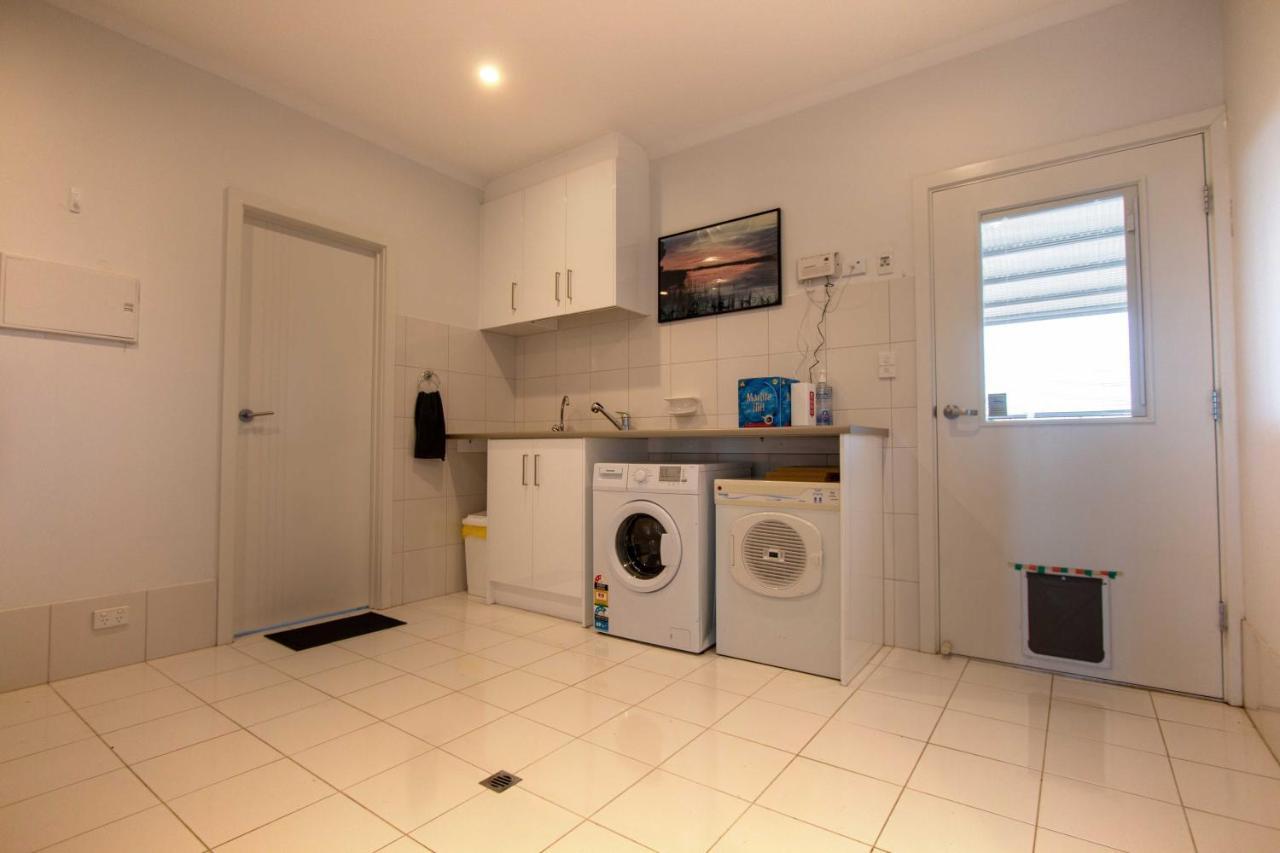 Coorong Island Retreat - Farm Stay At Pet Friendly Property Meningie Eksteriør bilde