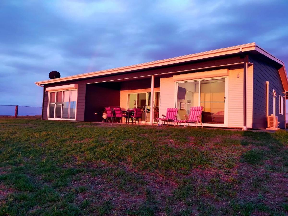 Coorong Island Retreat - Farm Stay At Pet Friendly Property Meningie Eksteriør bilde