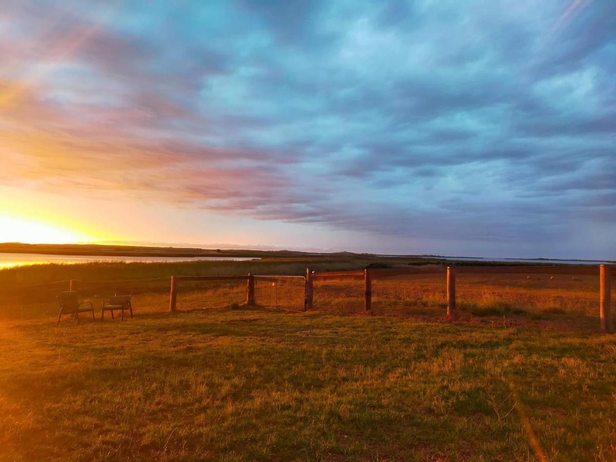 Coorong Island Retreat - Farm Stay At Pet Friendly Property Meningie Eksteriør bilde
