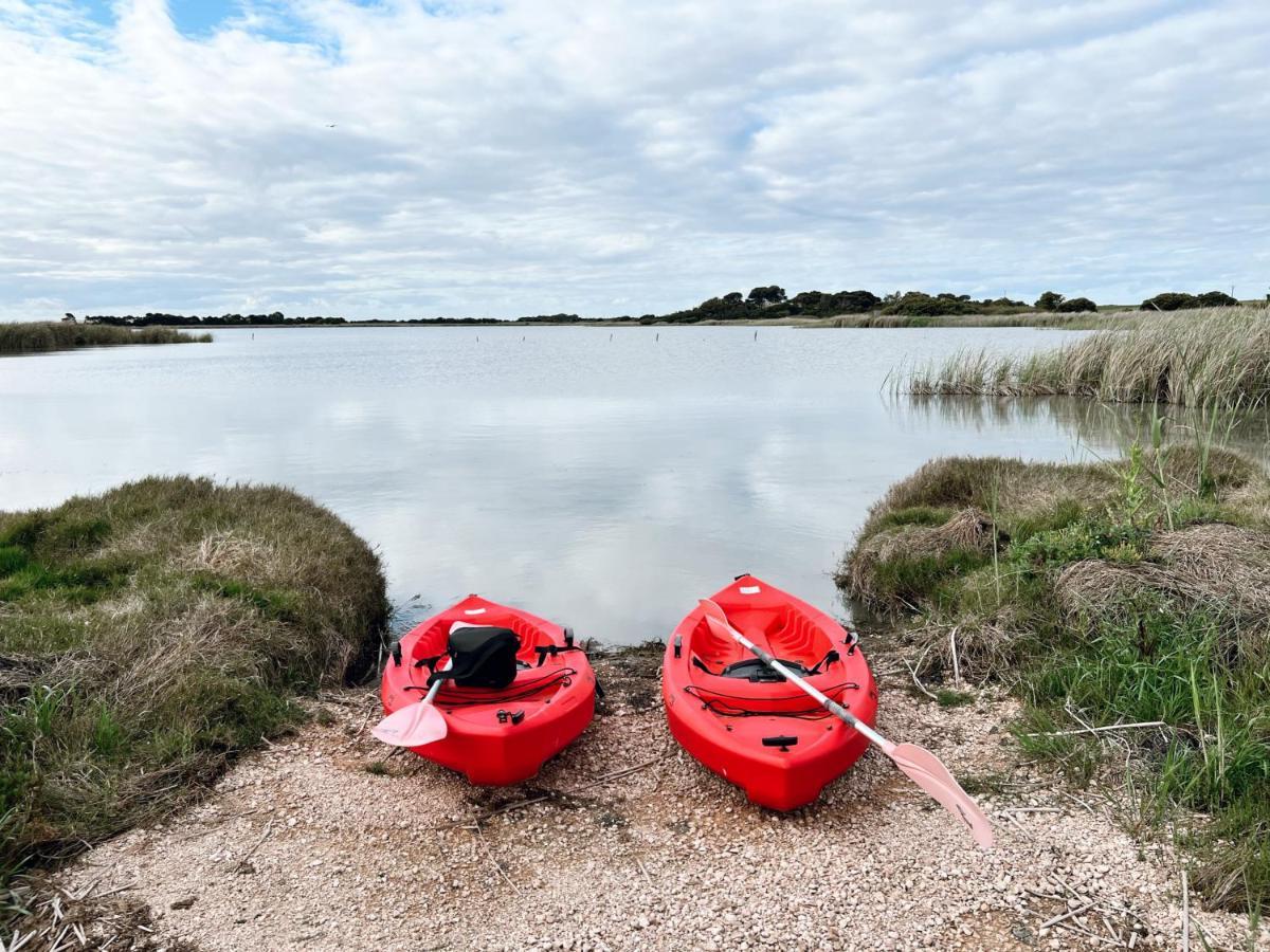 Coorong Island Retreat - Farm Stay At Pet Friendly Property Meningie Eksteriør bilde