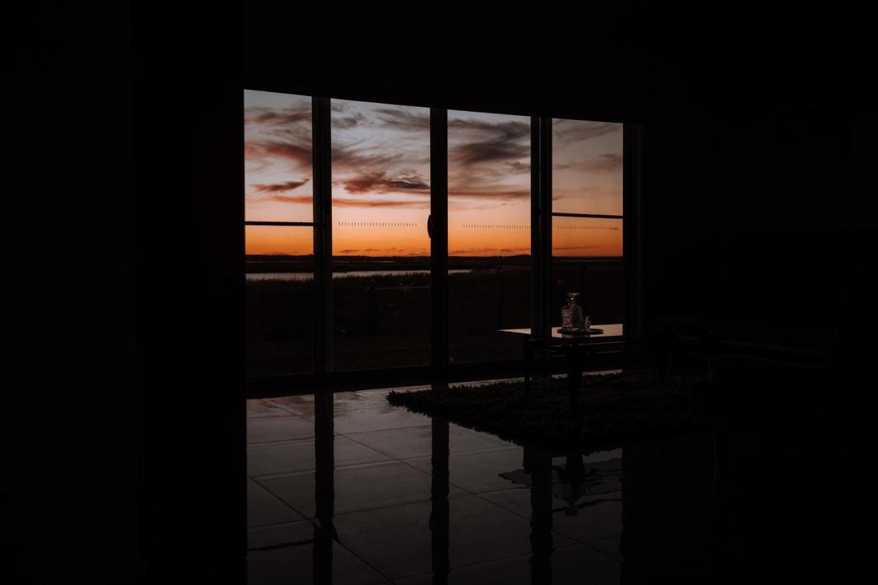 Coorong Island Retreat - Farm Stay At Pet Friendly Property Meningie Eksteriør bilde